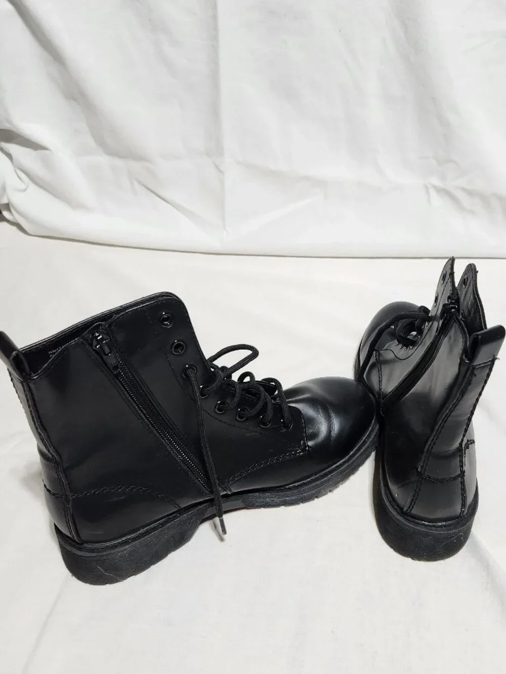 Time & Tru Girls’ Black Combat Boots – Size 6 | Perfect for Back‑to‑School!